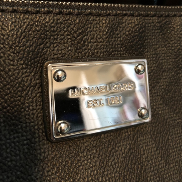 ***NOT FOR SALE***Michael Kors Signature Large Wristlet Clutch - Picture 4 of 8